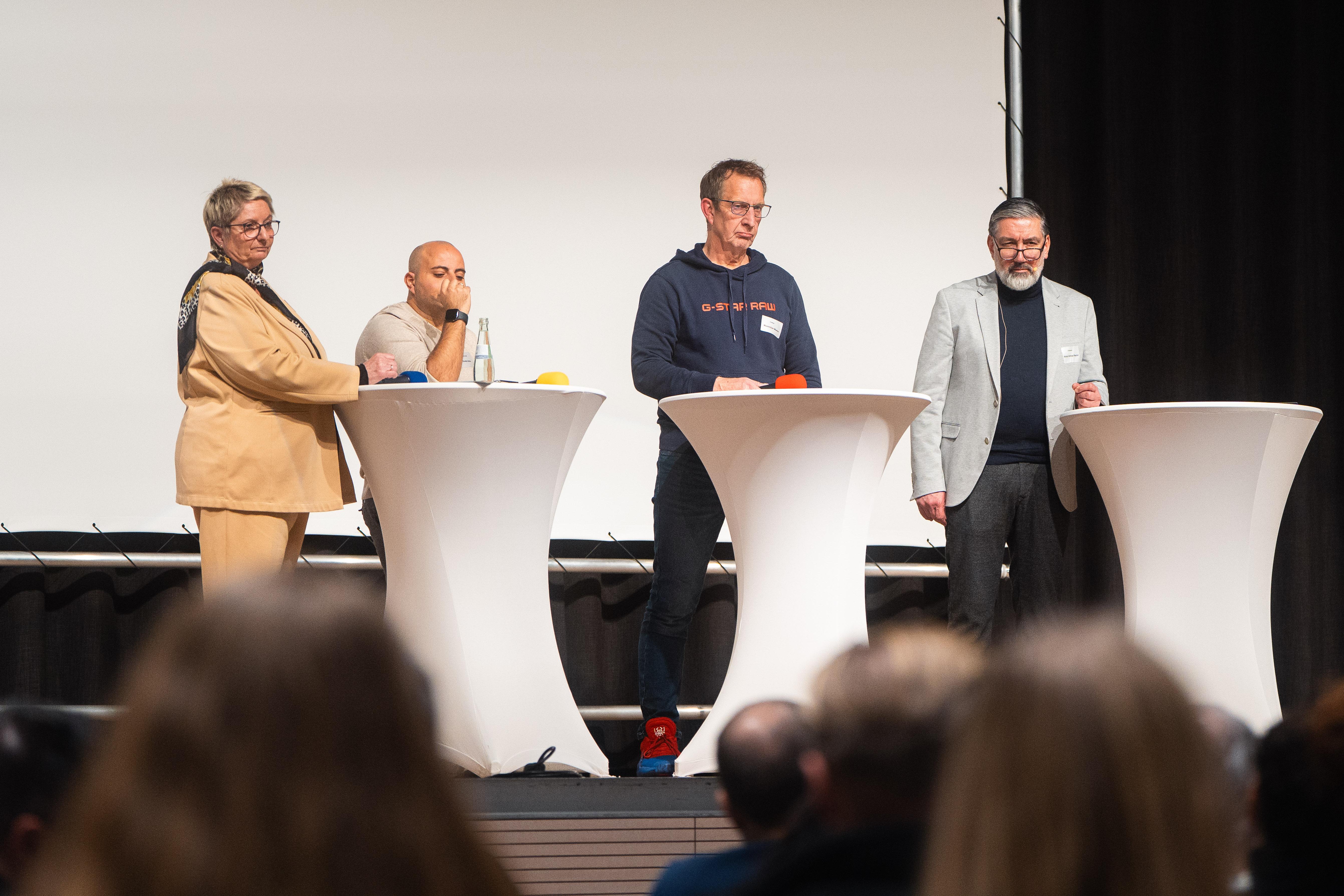 Vlnr. Petra Kretzschmann, Ricardo Amico, Maximiliam Mumm, Abdul-Ahmad Rashid / Bildrechte: Copyright Frederik Löwer/BMAS.  