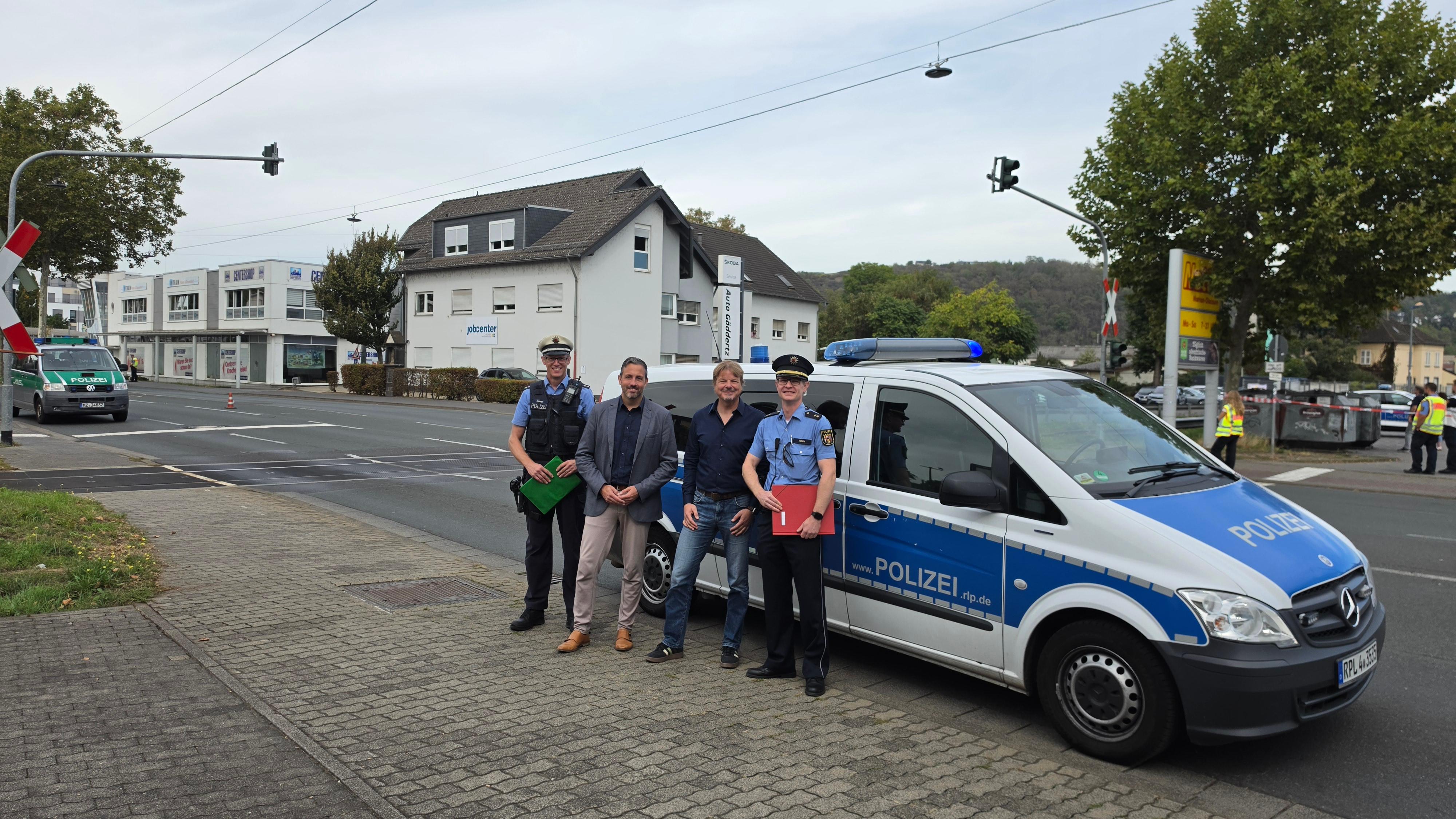 Hr. Fachhinger (Leiter Presse- und Öffentlichkeitsarbeit), Hr. Greiner (Oberbürgermeister Andernach), Hr. Kretschmer (stellv. Geschäftsführung Jobcenter), Hr. Hoch  (Dienststellenleiter Polizei Andernach)